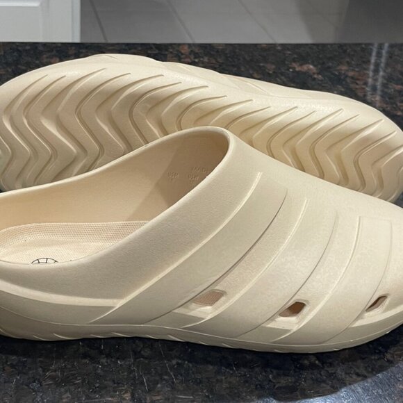 ADIDAS ADICANE CLOGS SLIDES CONFORT TAN COLOR  AESTHETIC SZ 9 MEN WOMAN Sz 10 - Picture 3 of 16